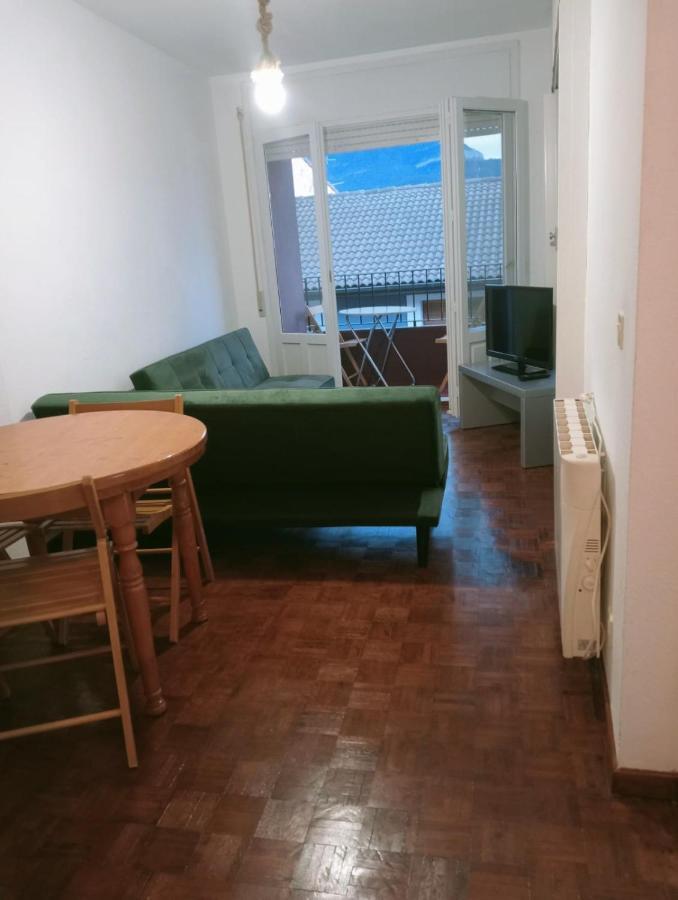 Luminoso, Centrico Y Silencioso Apartamento Jaca Buitenkant foto